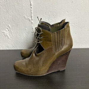 Stuart Weitzman Wedgie Leather  size 9.5